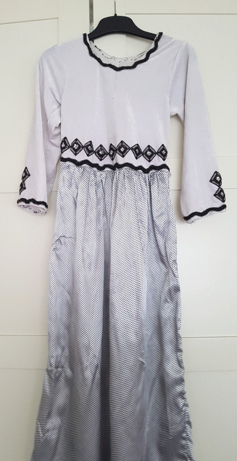 Witte jurk met zwarte stippen, Kinderen en Baby's, Kinderkleding | Maat 146, Ophalen of Verzenden, Zo goed als nieuw, Meisje, Jurk of Rok