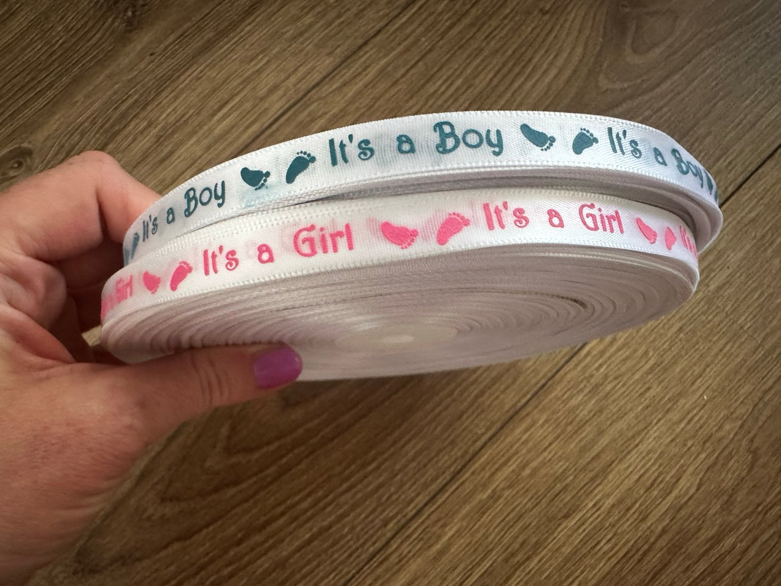 Nieuwe Rollen Lint 'It's a Boy' en 'It's a Girl', Hobby en Vrije tijd, Overige thema's, Textiel, Nieuw, Ophalen of Verzenden
