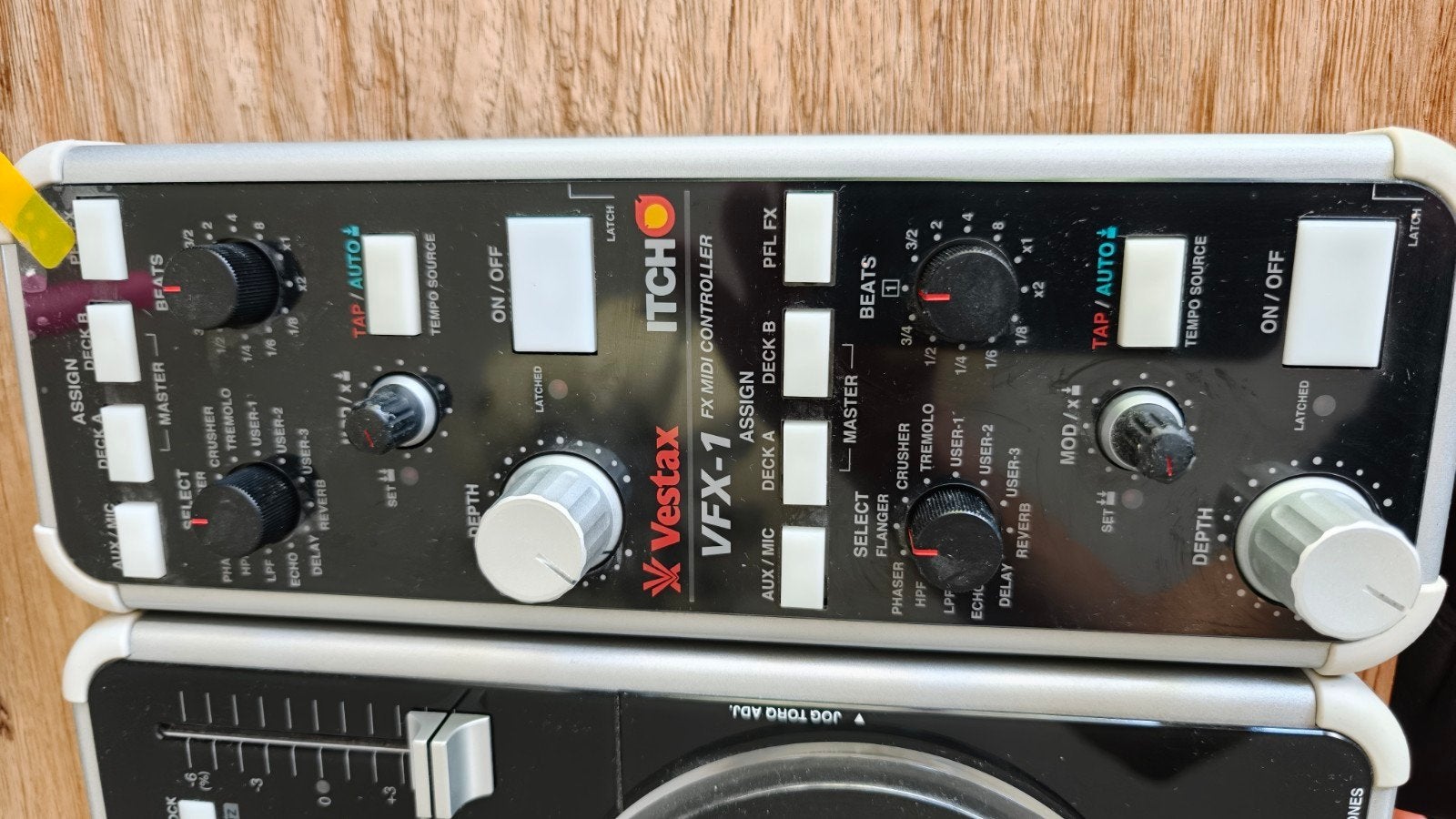 ≥ Vestax VCI 300 DJ Controller met VFX-1 FX Unit (m2413033389