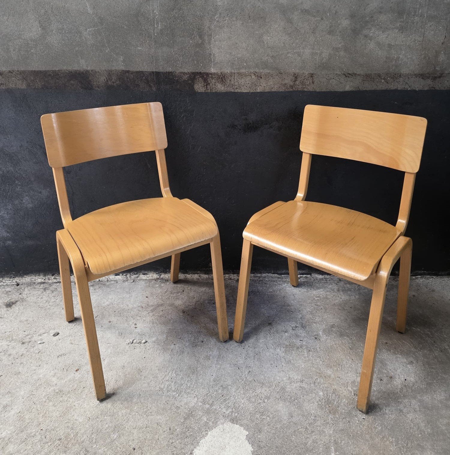 31 Vintage deense houten stoelen horeca kantine cafe bistro, Bruin, Ophalen of Verzenden, Zo goed als nieuw, Vijf, Zes of meer stoelen