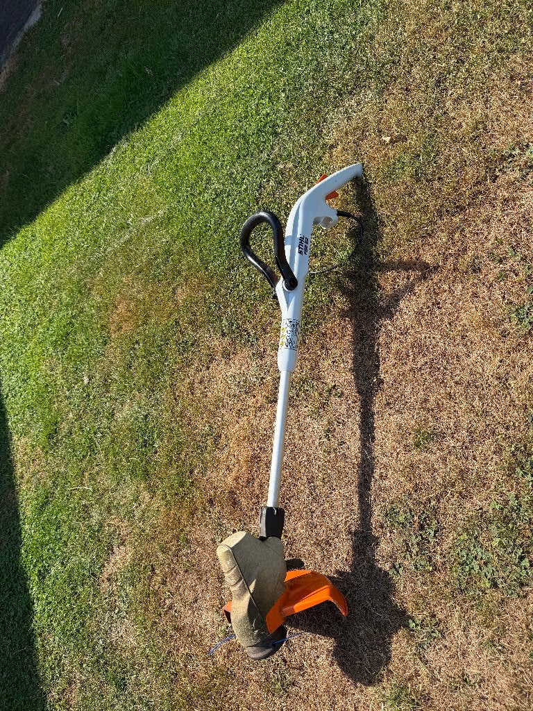 Lichte elektrische grastrimmer, Ophalen, Stihl, Zo goed als nieuw, Minder dan 10 cm