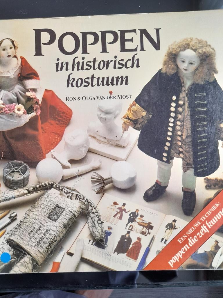 Boek = Poppen  in historisch kostuum, Verzenden, Overige typen
