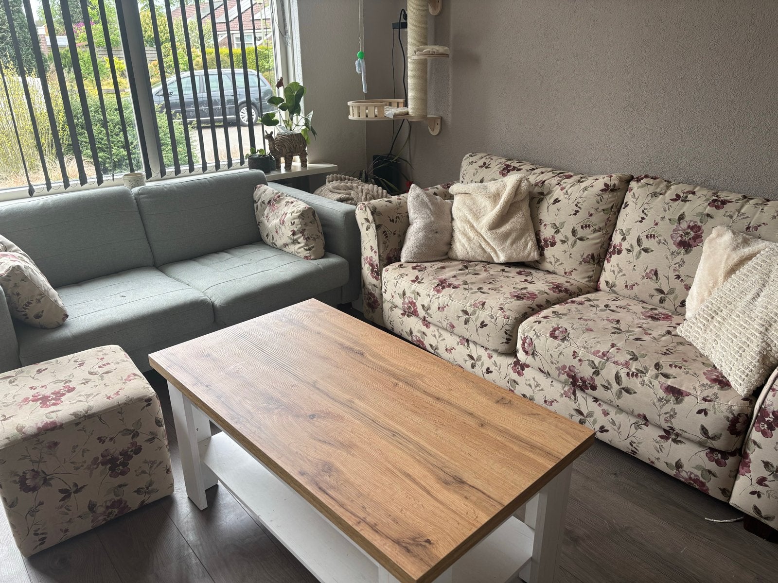 Comfortabele banken set: bloemenprint en lichtgrijs, Ophalen, Gebruikt, Driepersoons, 75 tot 100 cm