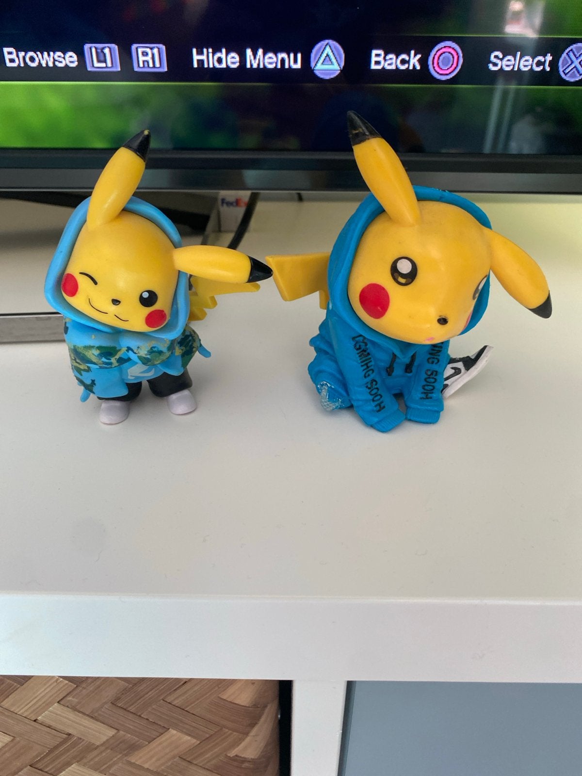Set van 2 Pikachu figuren in hoodie - Pokémon verzamelobject, Ophalen of Verzenden, Gebruikt
