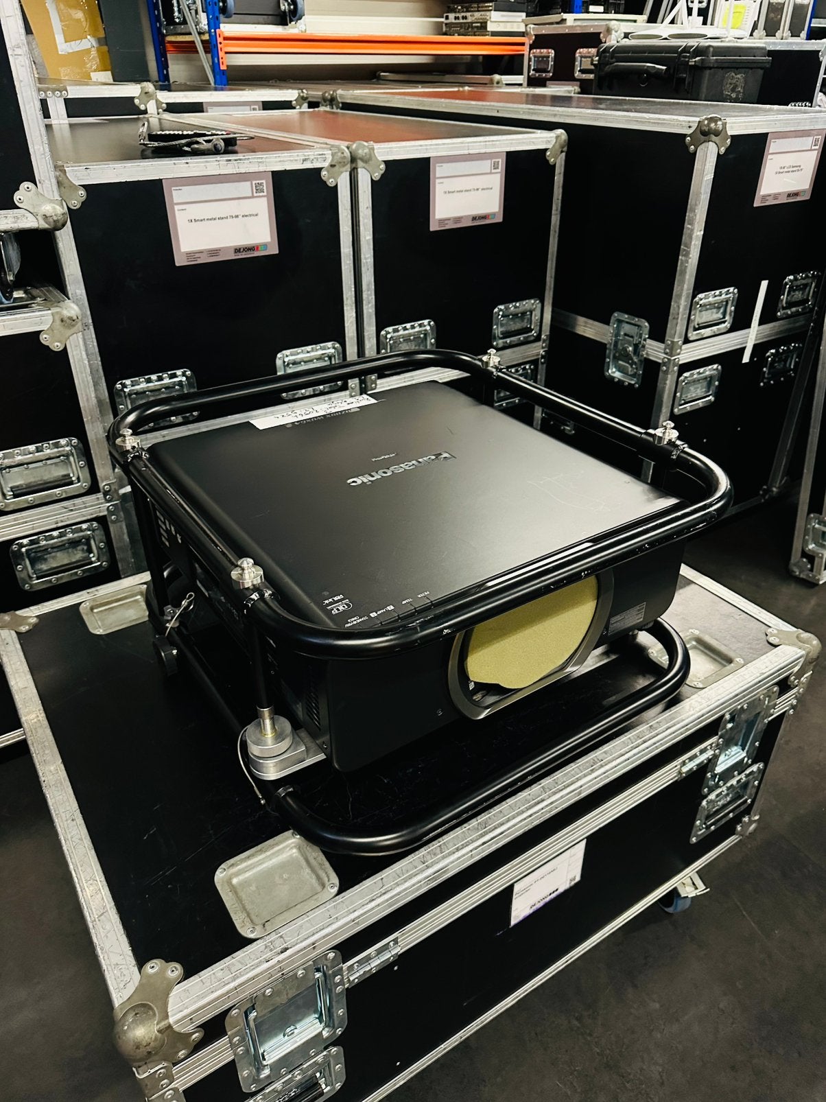 Panasonic PT-DZ110XEJ projector, Ophalen, Zo goed als nieuw, Overige instrumenten, Flightcase