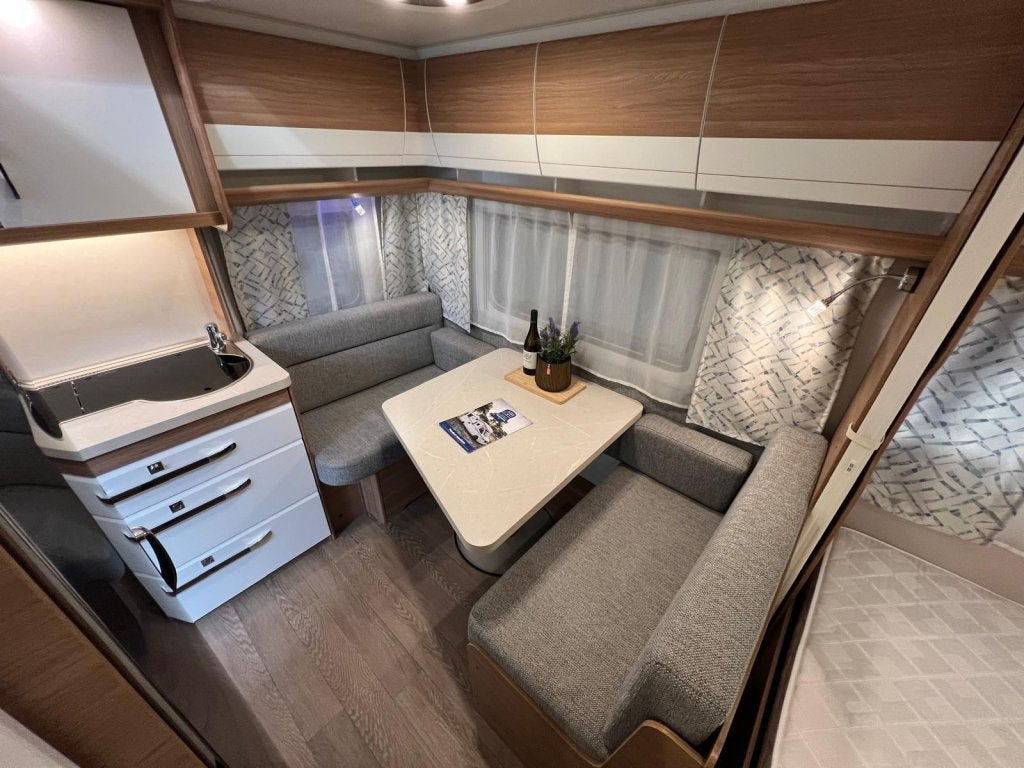 Hobby De Luxe 400 SFE mover, luifel, fietsenrek, Caravans en Kamperen, Hobby, Bedrijf, Treinzit, Schokbreker