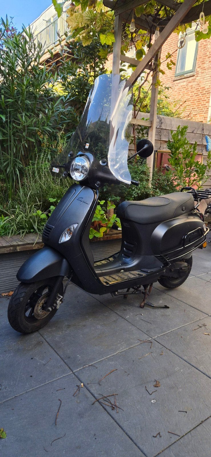 vespa look scooter Capri 45km, Ophalen, Maximaal 45 km/u, Zo goed als nieuw, Santini Capri