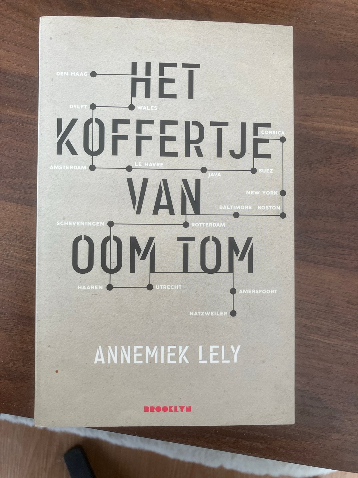 Het Koffertje van Oom Tom - Annemiek Lely, Ophalen of Verzenden, Nieuw, Nederland