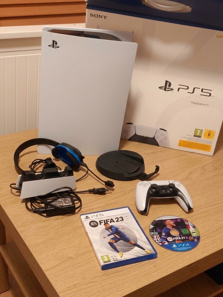 PlayStation 5 + controller + 2 spellen – Zo goed als nieu, Spelcomputers en Games, Ophalen, Zo goed als nieuw