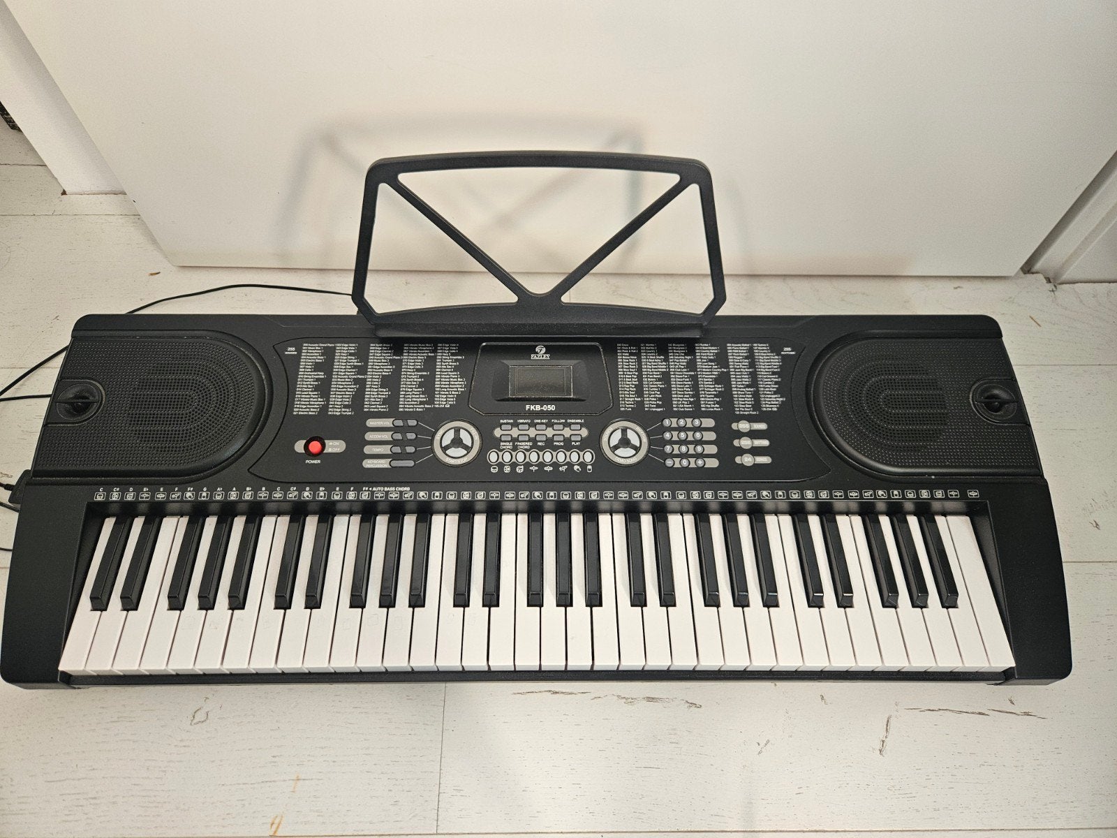 Fazley FKB-050 61-toetsen keyboard met adapter, Muziek en Instrumenten, Keyboards, Overige merken, 61 toetsen, Midi-aansluiting