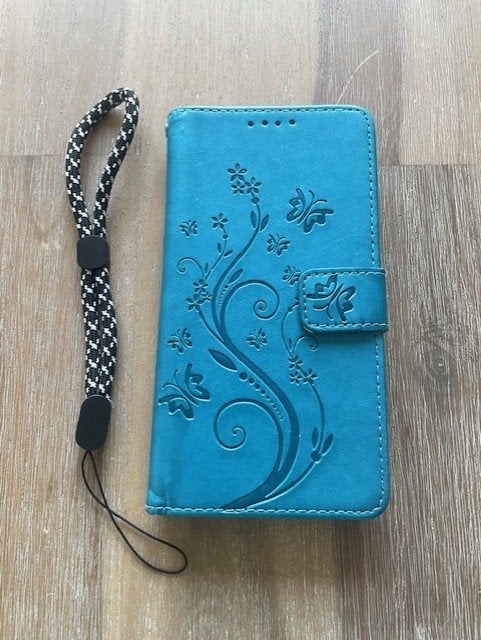 iPhone 12 hoesje - Turquoise met bloemenpatroon, Gebruikt, Blauw, Hoesje of Tasje, Ophalen of Verzenden