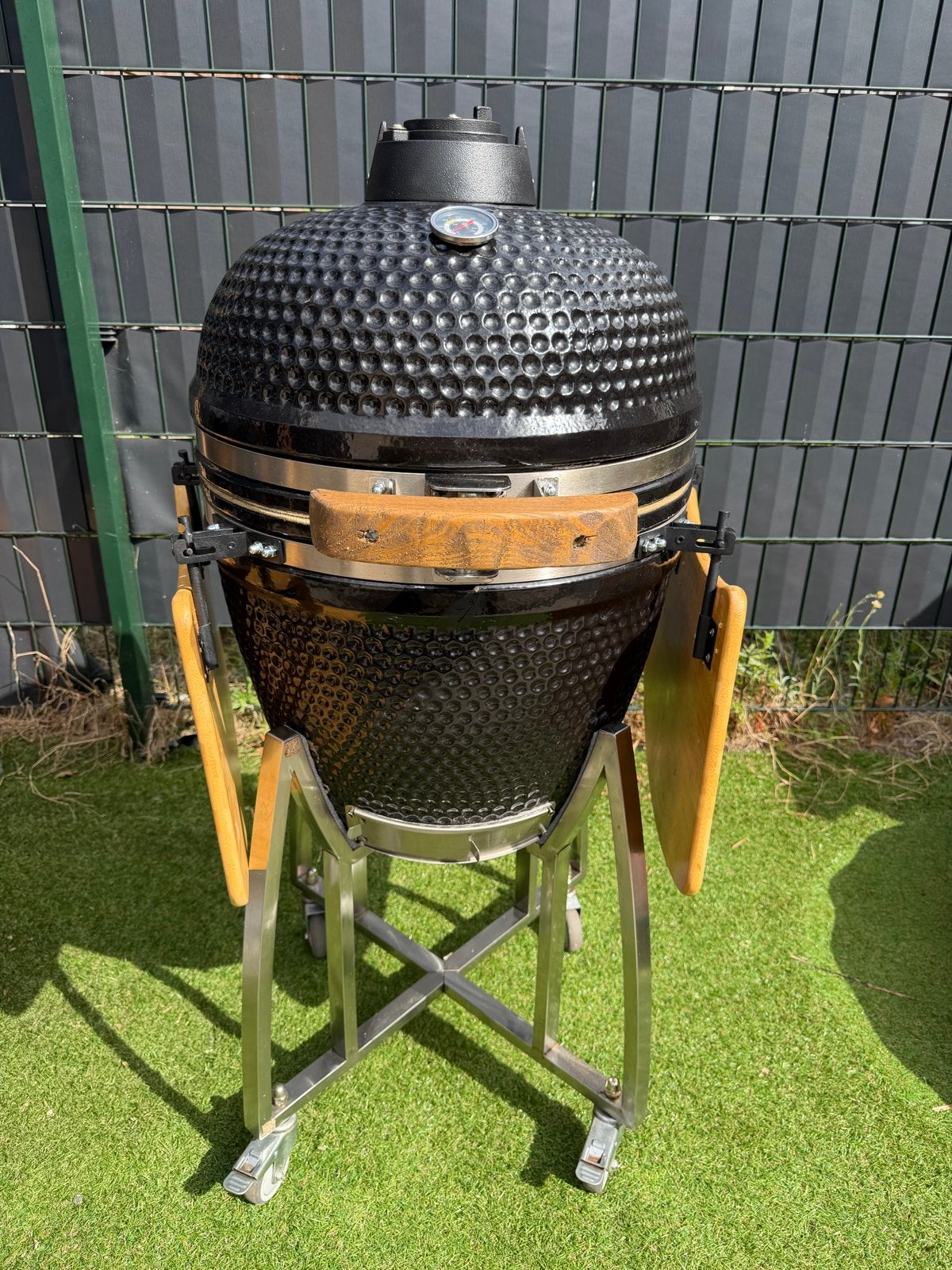 Kamado BBQ  - Kleine beschadiging, Ophalen, Gebruikt