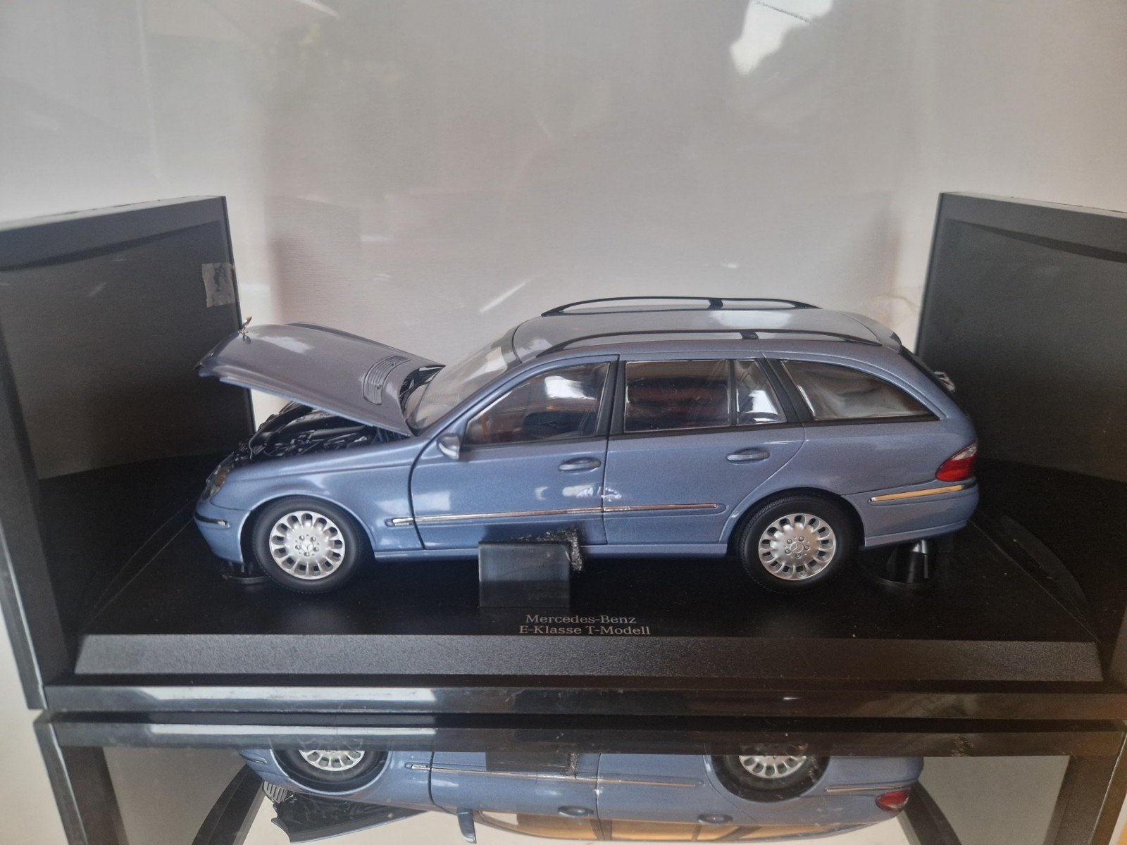 Kyosho Mercedes-Benz E-Klasse T-Model schaalmodel 1:18, Ophalen of Verzenden, Zo goed als nieuw, Auto, Kyosho