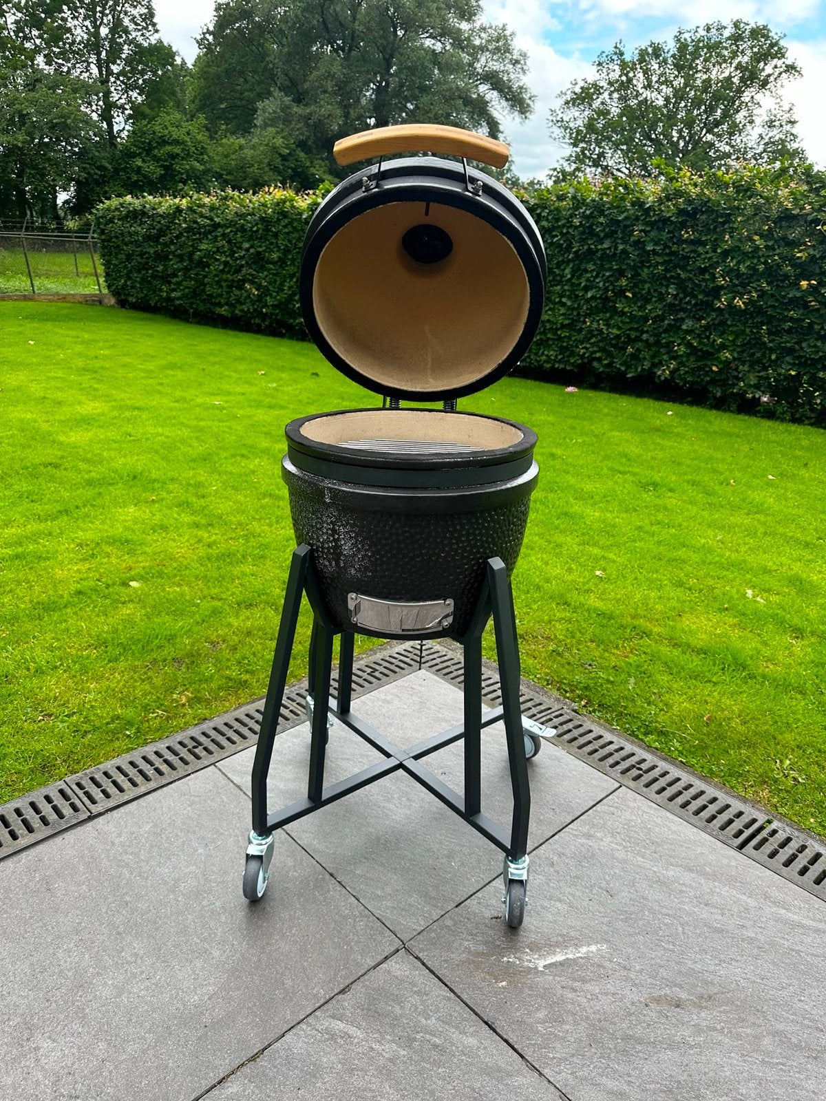 Kamado BBQ met accessoires, Tuin en Terras, Barbecue-accessoires, Ophalen, Gebruikt