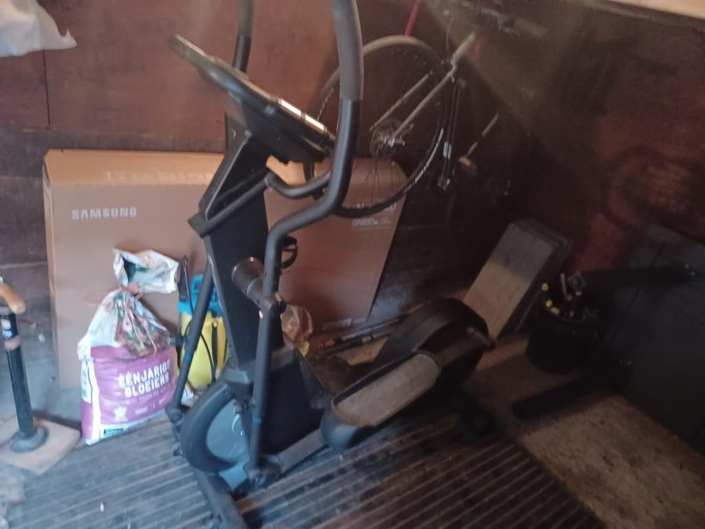 Goede crosstrainer weinig gebruikt., Sport en Fitness, Ophalen, Zo goed als nieuw, Crosstrainer