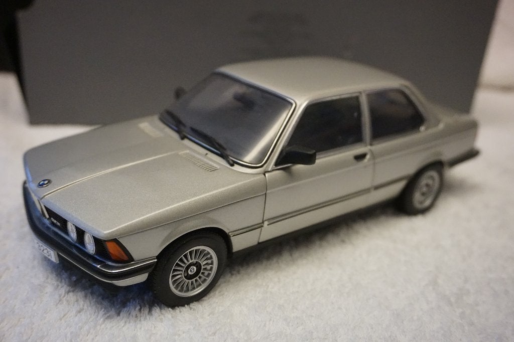 BMW 323i E21 Aspen Silver Metallic Autoart 1:18 80430433552, Ophalen of Verzenden, Zo goed als nieuw, Auto, Autoart