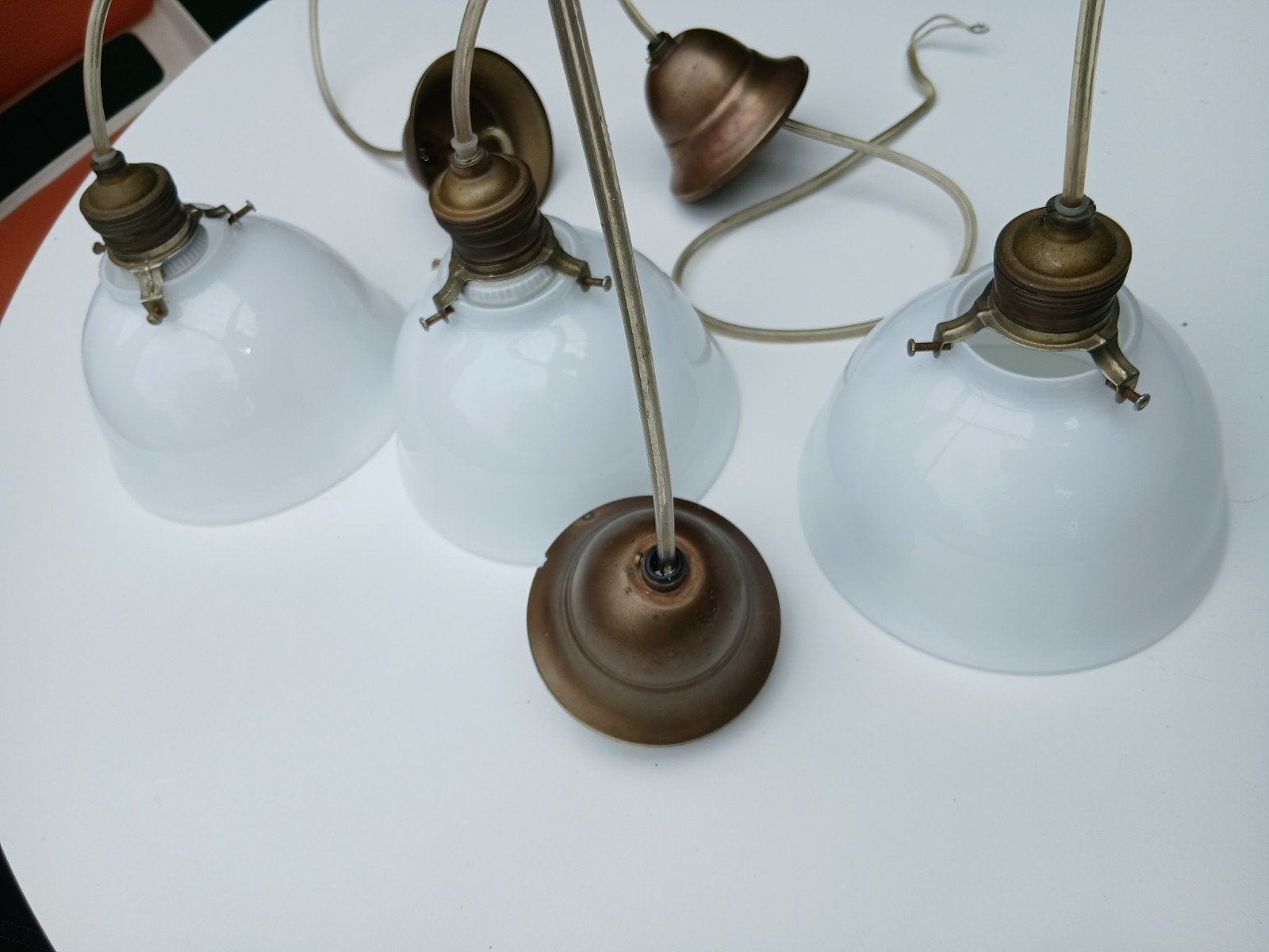 3 antieke hanglampjes met melkglazen kap, Gebruikt, Glas, Landelijk, antiek, E27 (groot)