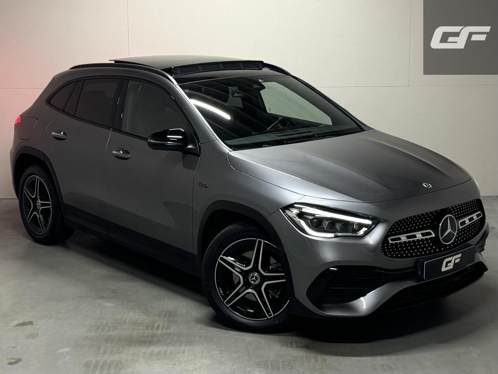 Mercedes GLA-klasse 250 e AMG Line Pano Memory Sfeer Camera, Auto's, Dealer onderhouden, Gebruikt, Zwart, Met garantie (alle)