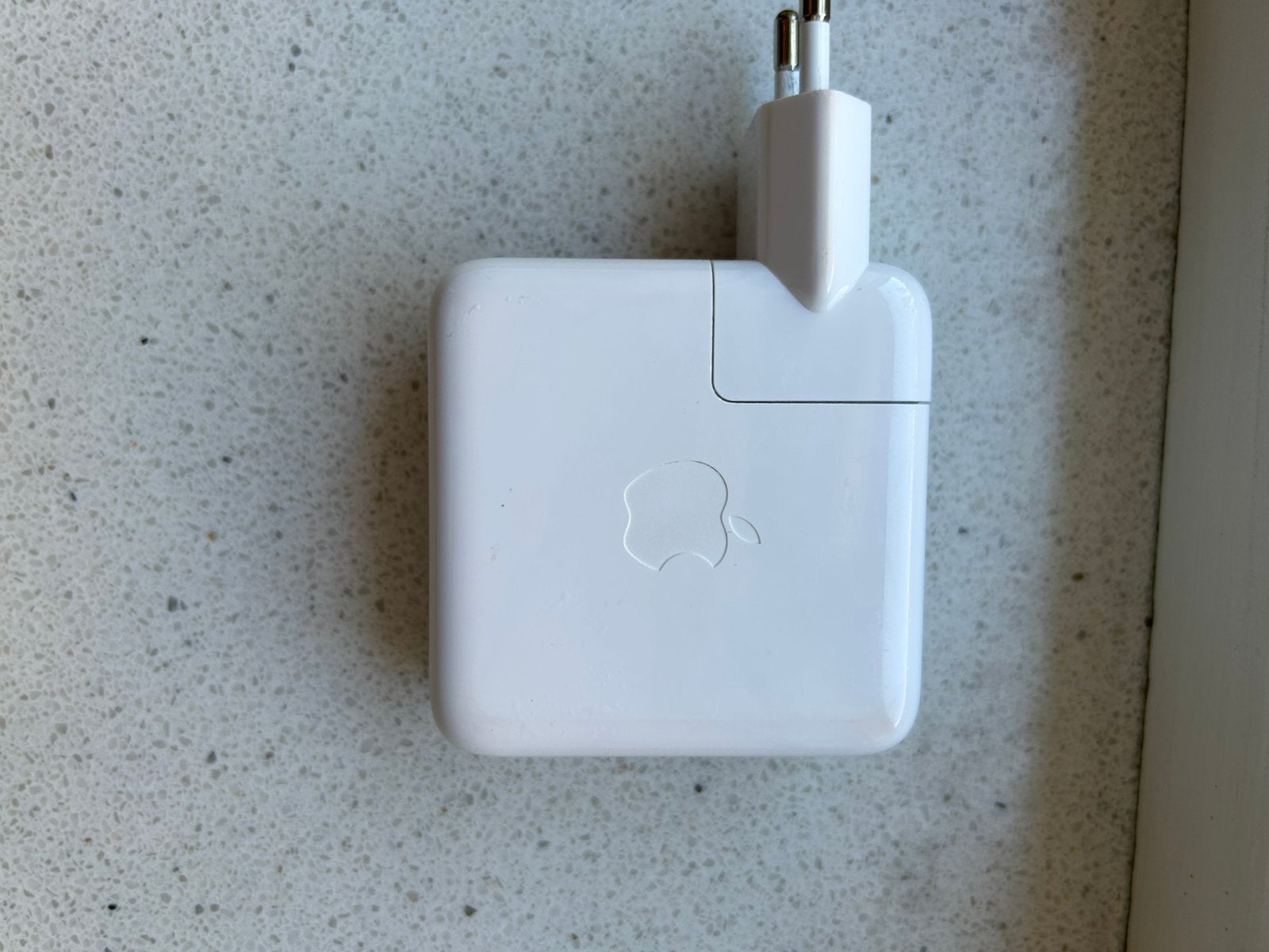 APPLE USB-C Adapter 70W, Computers en Software, Laptop-opladers, Ophalen of Verzenden, Zo goed als nieuw