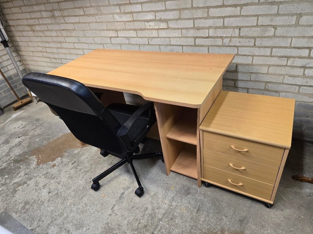 Bureau + Stoel + Opbergkastje, Ophalen, Demontabel, Gebruikt, 132 cm