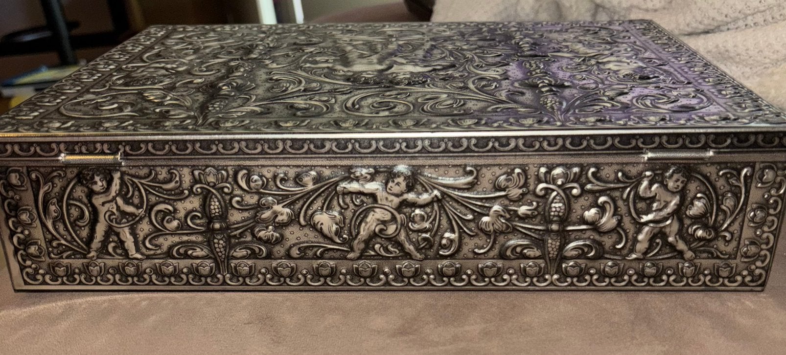 Bewaarblik met reliëfdecoratie van putti. Duitsland, Antiek en Kunst, Curiosa en Brocante, Ophalen