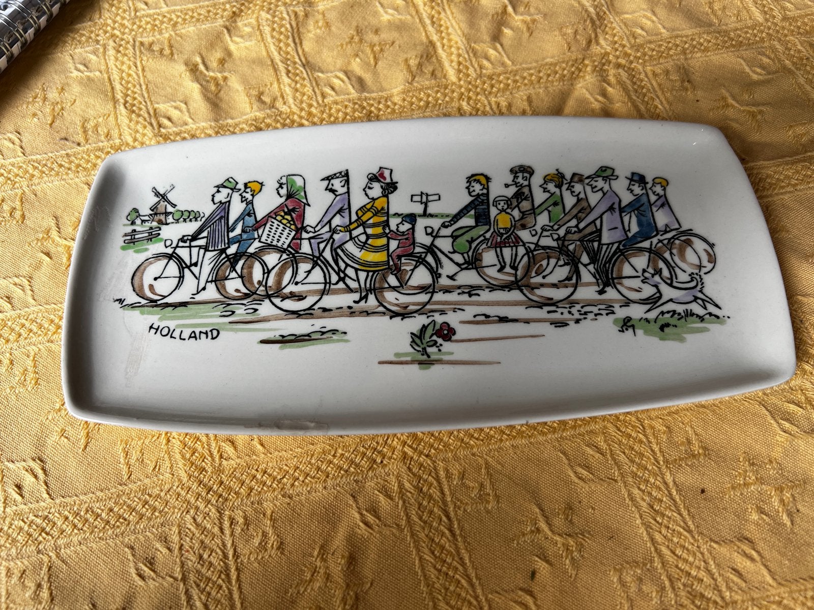 “Fietsers” vintage schaaltje door v. Gool voor Goedewaagen., Ophalen of Verzenden