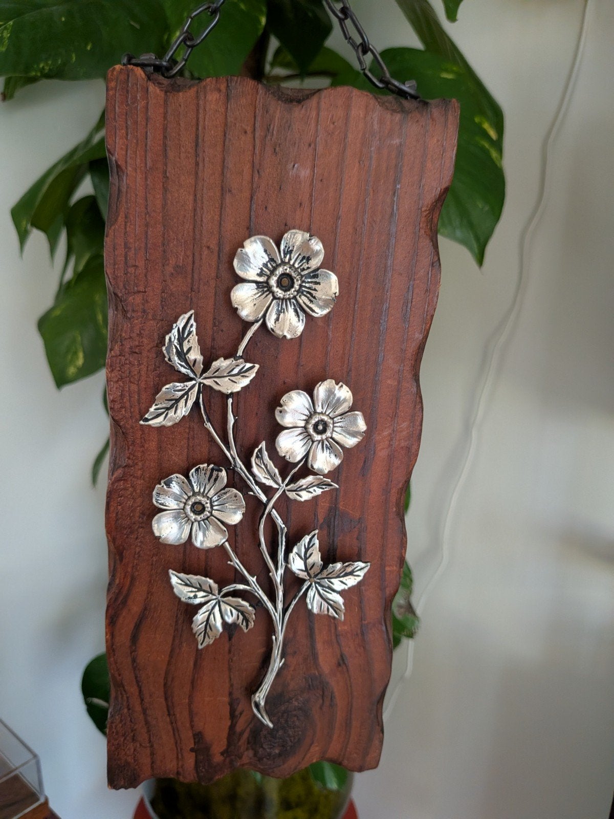 Vintage Houten Wanddecoratie met Metalen Bloemen, Huis en Inrichting, Woonaccessoires | Wanddecoraties, Gebruikt, Hout, Vintage