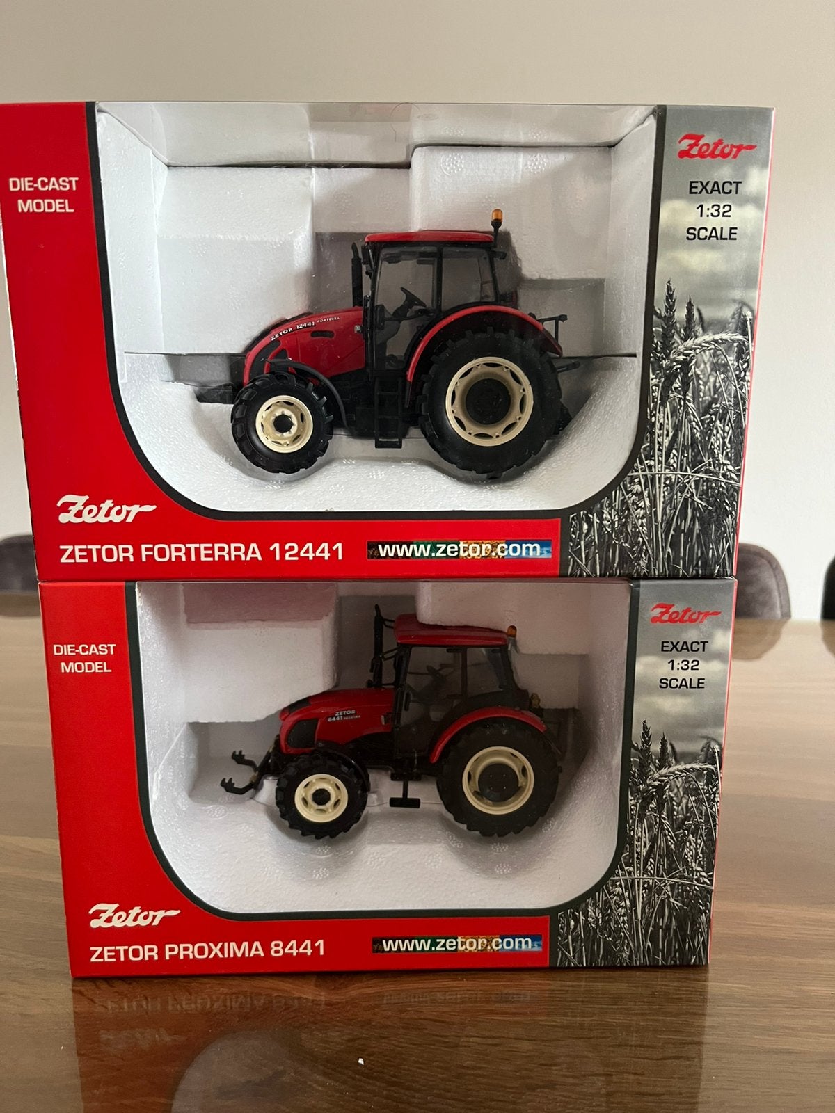 Twee Zetor tractors Proxima en Forterra UH 2727 2726 Nieuw, Ophalen of Verzenden, Nieuw, Tractor of Landbouw, Universal Hobbies