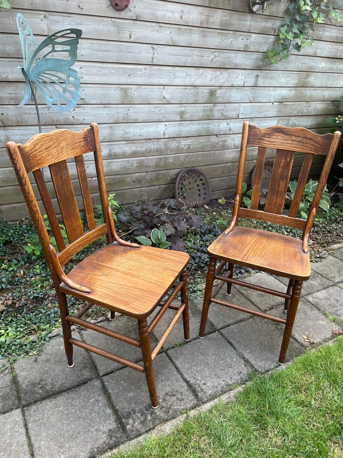 Two lovely antique wood chairs, Ophalen