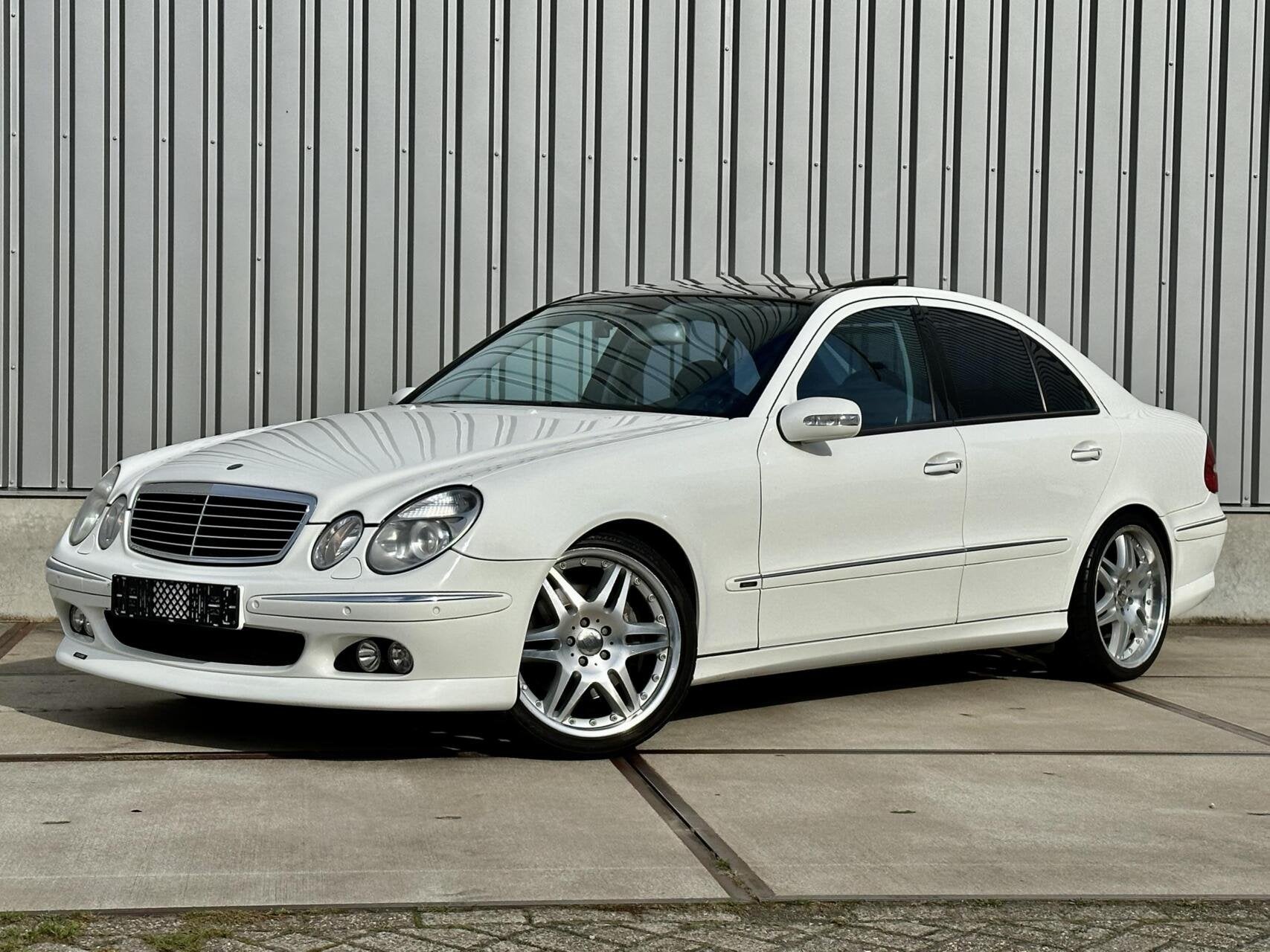 Mercedes E-klasse 500 Brabus B11 Zeldzaam - 99DKM - Pano - X, Auto's, Mercedes-Benz, Automaat, Achterwielaandrijving, Gebruikt
