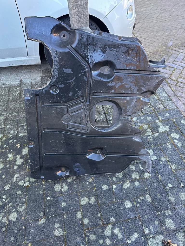 Bmw 1Serie E87 E81 E82 bodemplaat, Auto-onderdelen, Ophalen, BMW