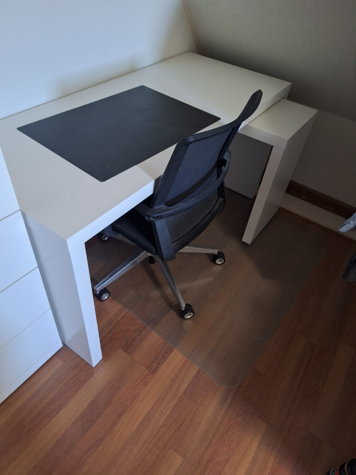 Ikea malm bureau + vloermat en bureaustoel