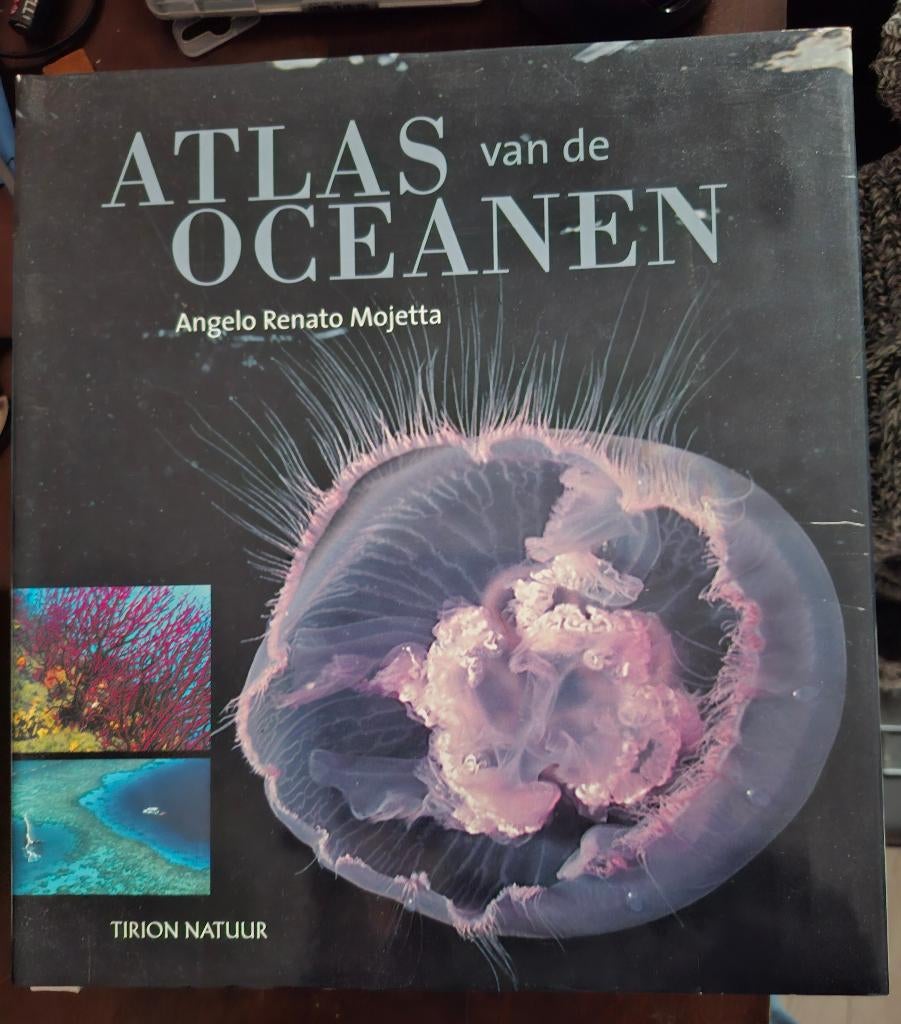 Prachtig groot boek: "Atlas van de oceanen", Overige atlassen, Angelo Renato Mojetta / Tirion Natuur, Ophalen of Verzenden, Zo goed als nieuw
