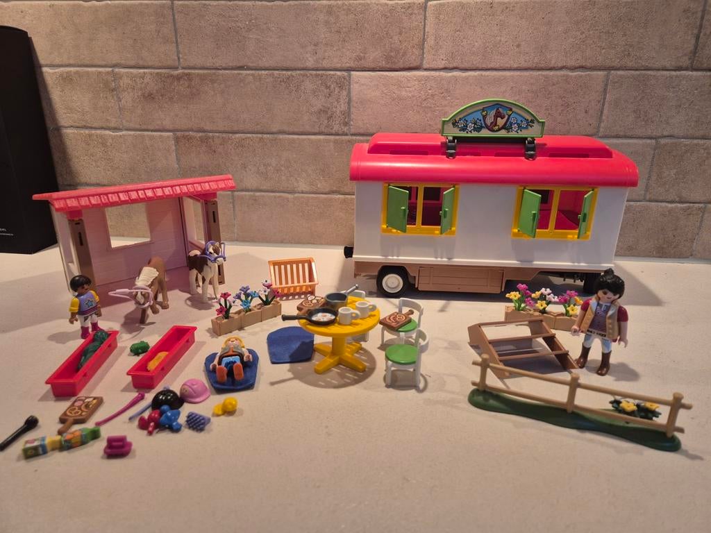 70510 playmobil huifkar ponykamp, met doos en boekje, Ophalen of Verzenden, Zo goed als nieuw