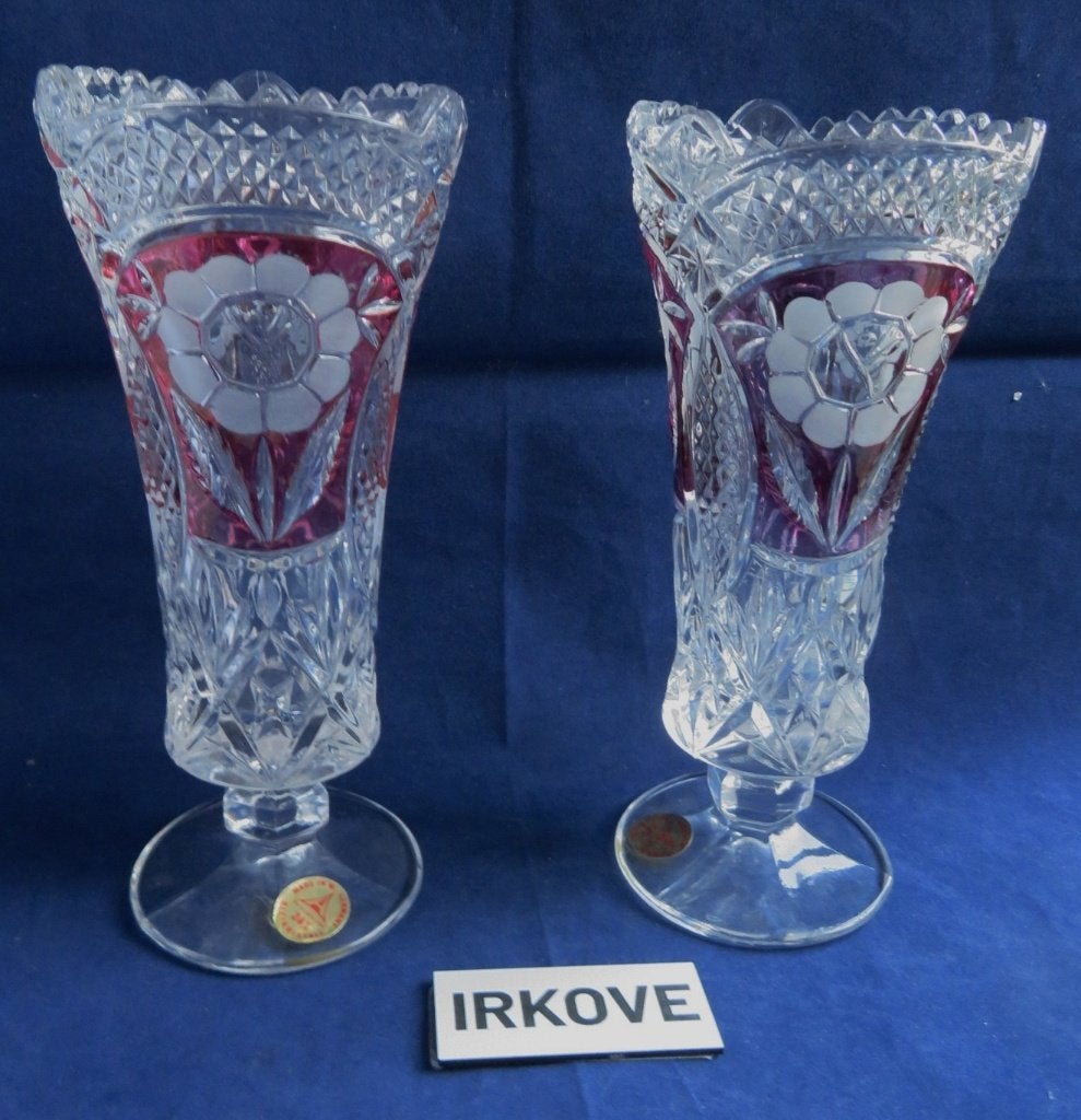BOHEEMS KRISTAL MET ROOD * SET Vazen *, Antiek en Kunst, Verzenden