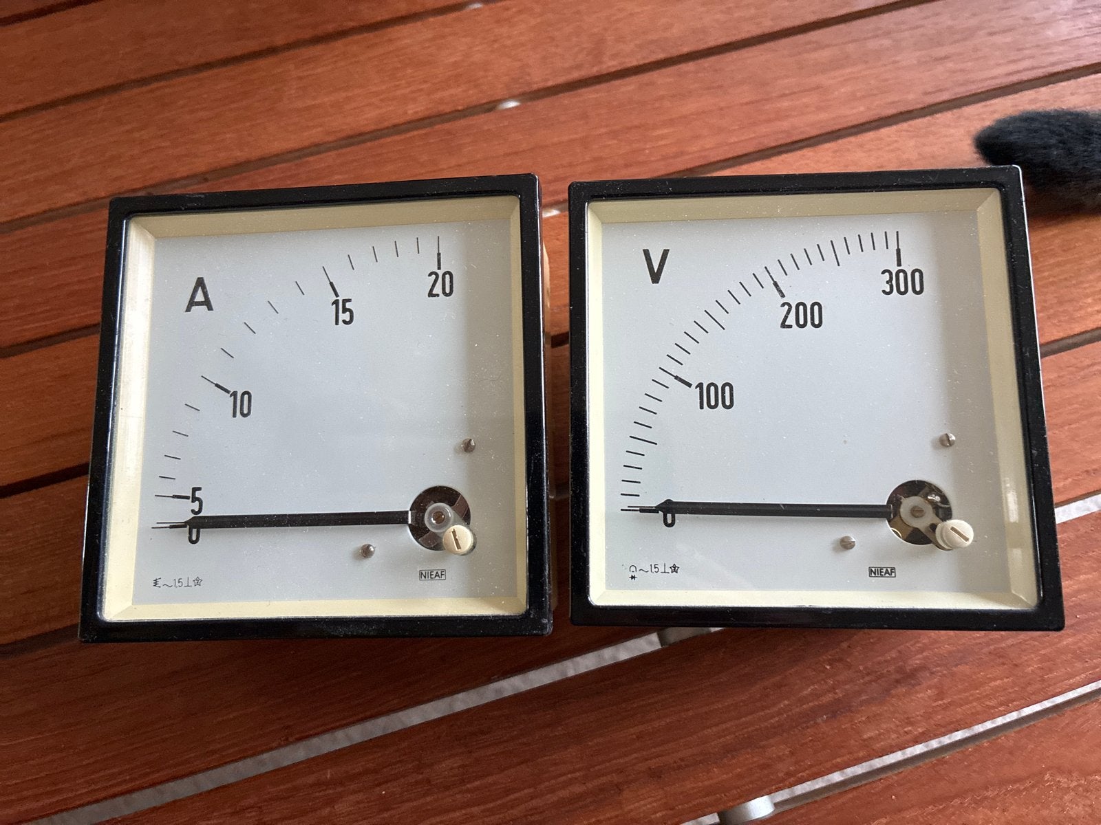 Vintage  Ampèremeter en Voltmeter Set NIEAF, Ophalen of Verzenden, Gebruikt