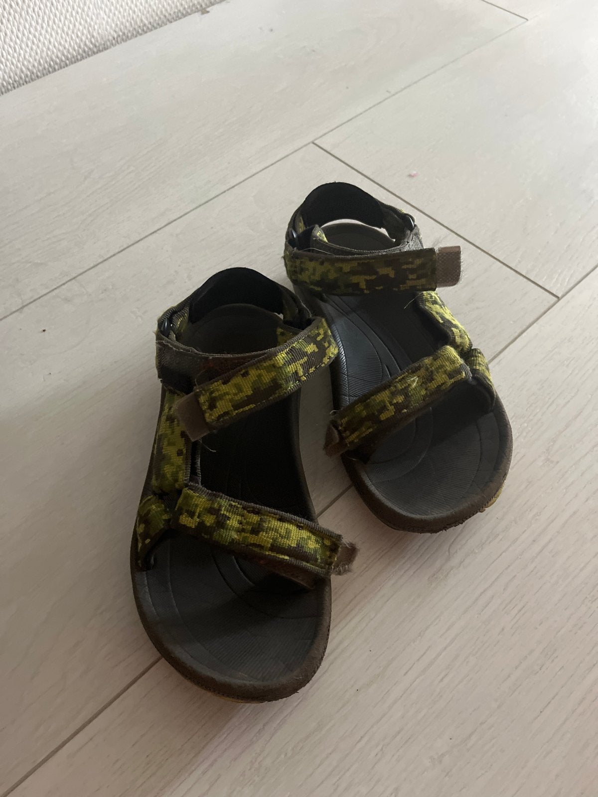 Teva sandalen 33-34, Ophalen, Gebruikt, Jongen of Meisje