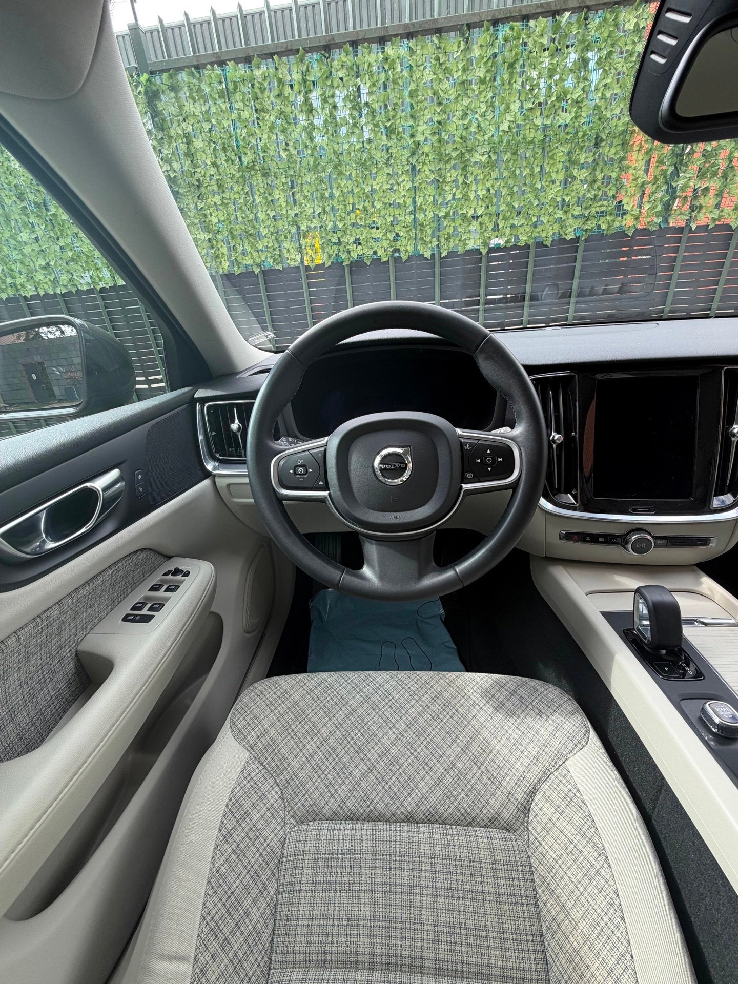 Foto 18 van Volvo V60 2.0 B3 Essential grijs 2022 1EIG|LED|NAVI|NAP