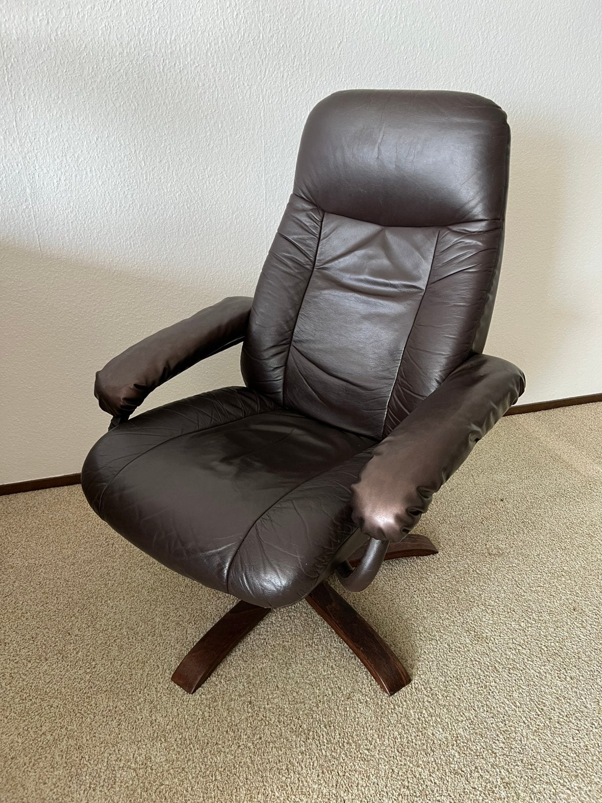 Te Koop : Bruin Leder Fauteuil Relax Stoel Hout Export, Huis en Inrichting, Ophalen, Gebruikt, Minder dan 75 cm, Leer