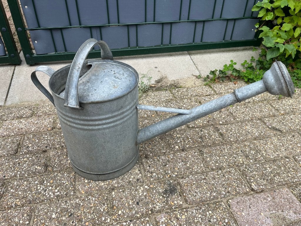 Gieters verzinkt, Tuin en Terras, Ophalen of Verzenden, Gebruikt, Metaal
