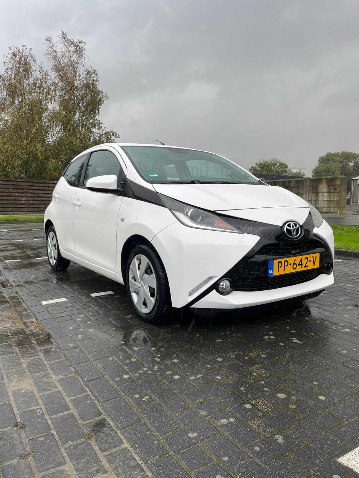 Toyota Aygo 1.0 Vvt-i 69pk 5D 2017 Wit, Voorwielaandrijving, 4 stoelen, Wit, Origineel Nederlands