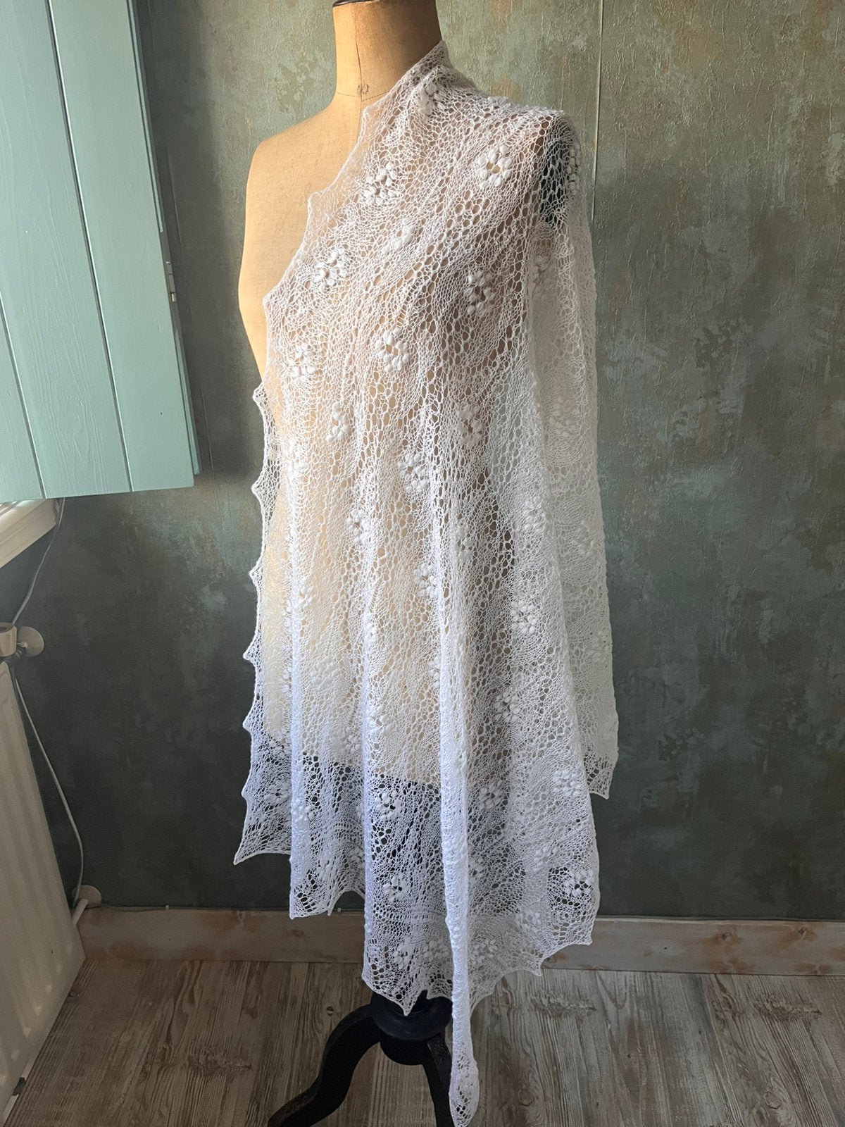Handgebreide witte “Haapsalu Shawl”/ Omslagdoek /Stola, Kleding | Dames, Ophalen of Verzenden, Nieuw, Wit, Accessoires