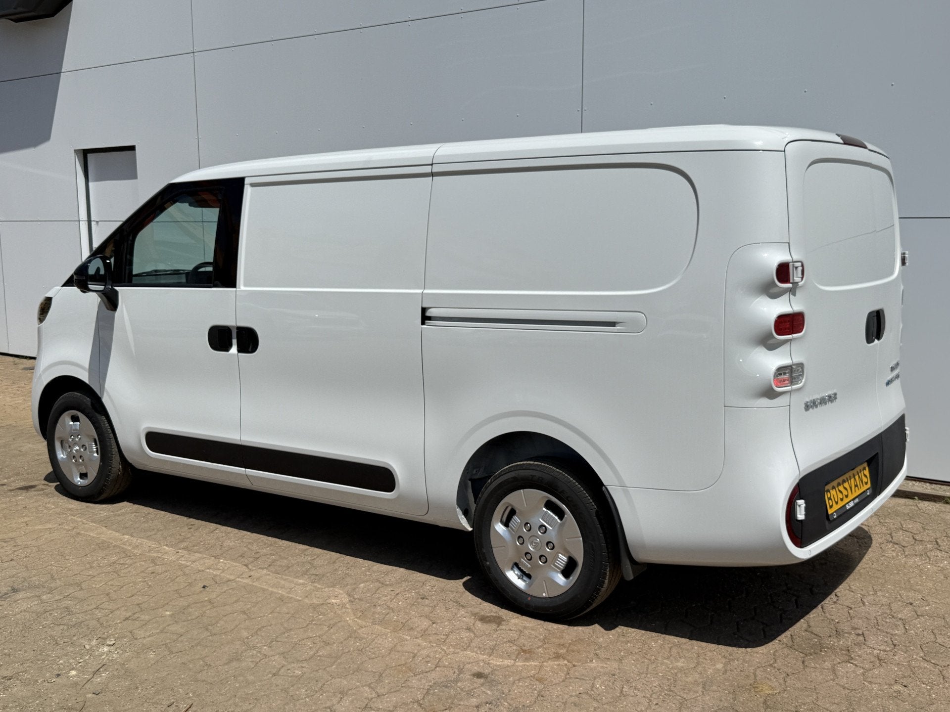 Maxus eDeliver 5 64 kWh 163PK Elektrisch! L1H1 335KM WLTP 36, Auto's, Stof, Gebruikt, Maxus, Grijs