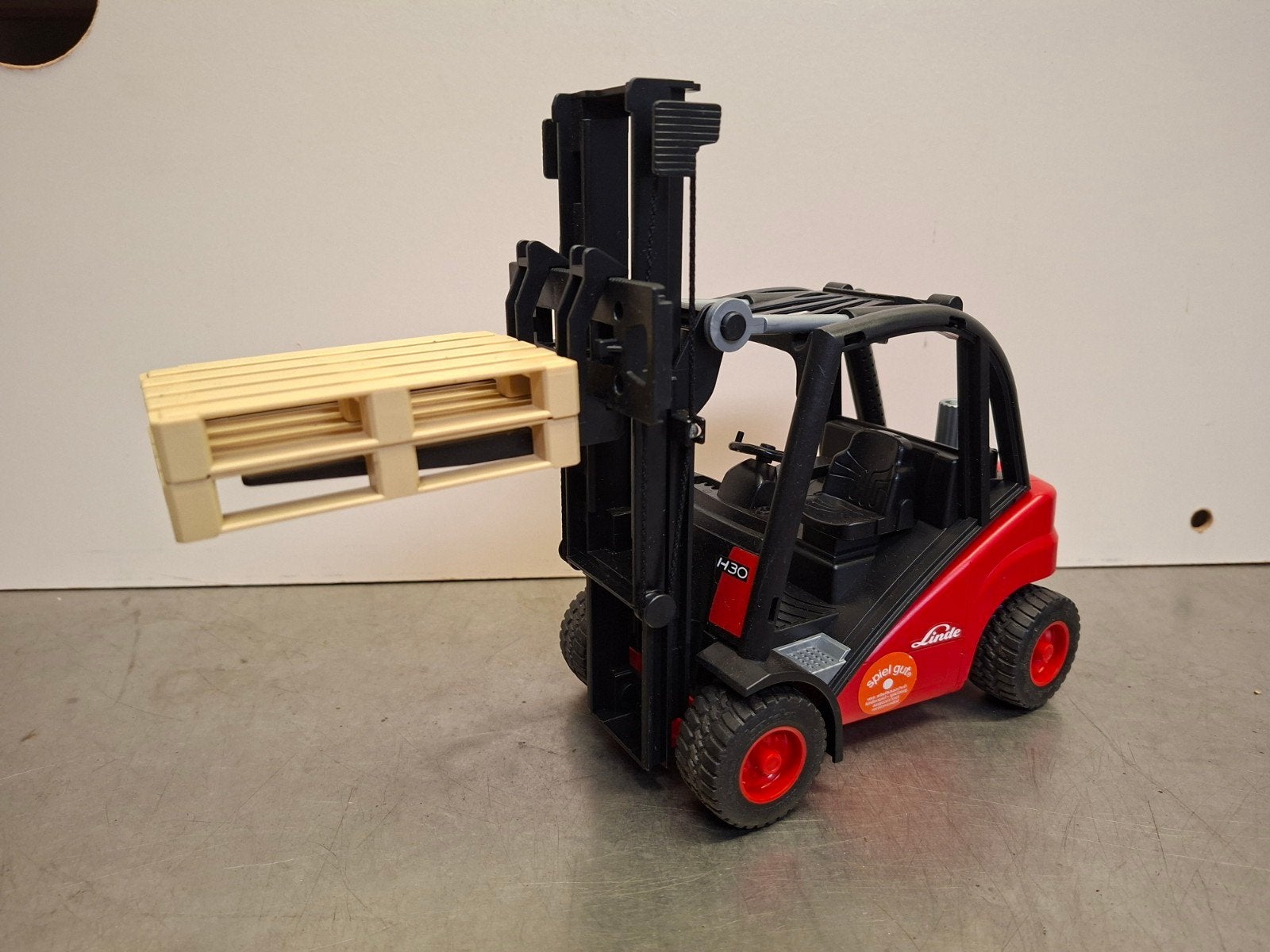 BRUDER 1287/01 heftruck LINDE H30 onbespeeld, Ophalen of Verzenden