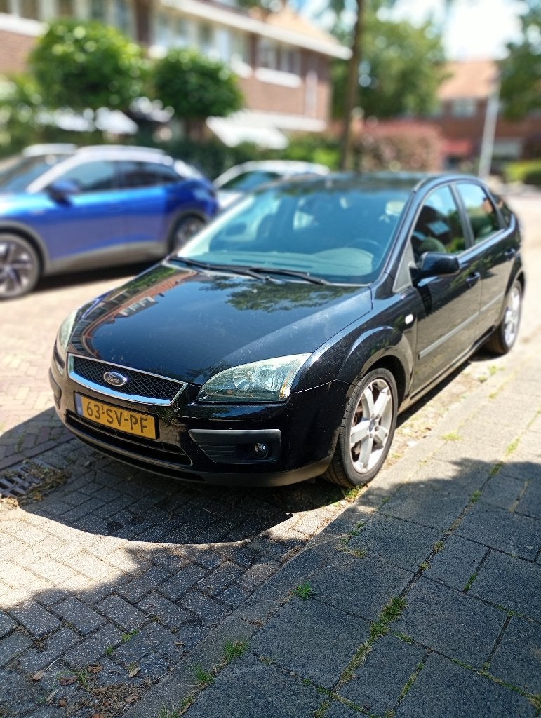 Ford Focus 1.6 74KW 5D 2006 Zwart, Auto's, Ford, 1596 cc, Zwart, 4 cilinders, Origineel Nederlands