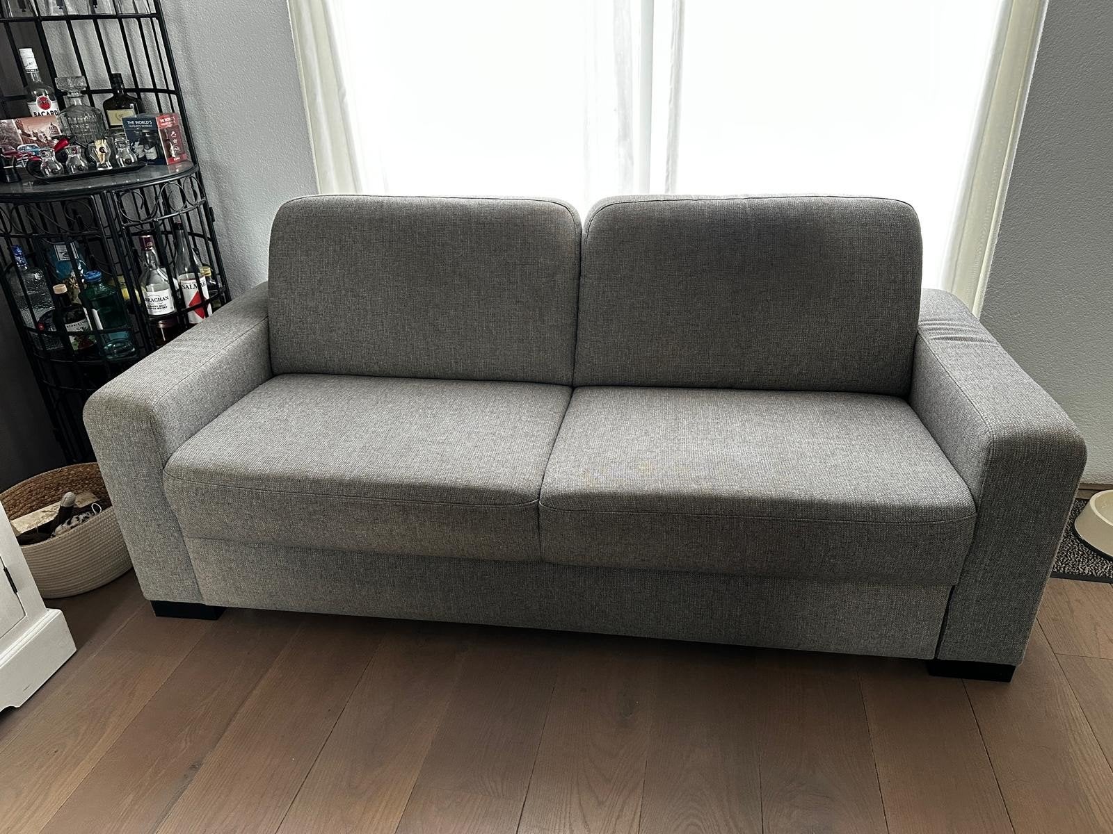 Grijze bank / slaapbank PRONTO, Huis en Inrichting, Banken | Bankstellen, Ophalen, Modern, Functioneel, 150 tot 200 cm, Tweepersoons