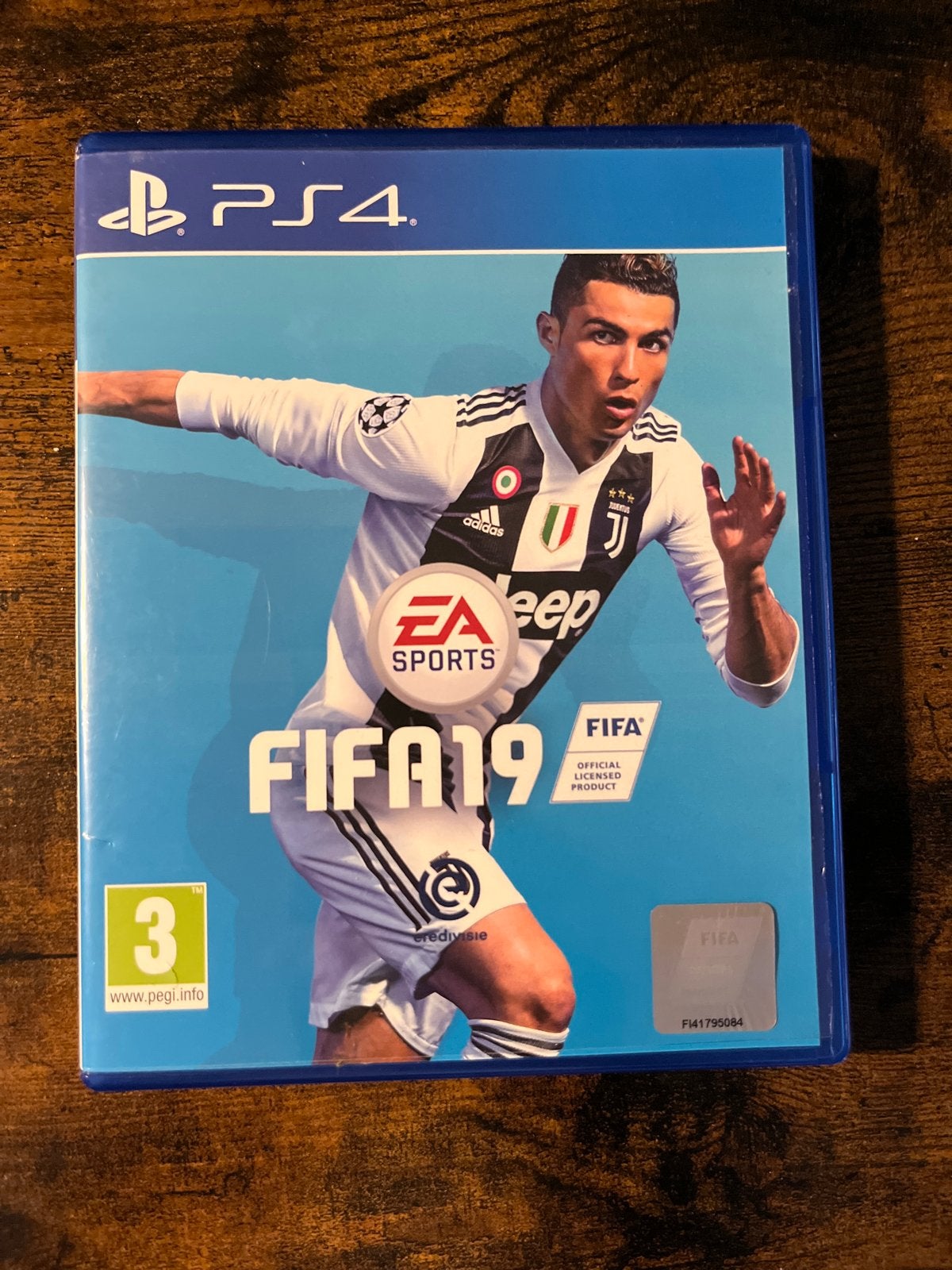 FIFA 19 PS4 - Voetbalgame met Cristiano Ronaldo, Gebruikt, Eén computer, Ophalen of Verzenden, Sport