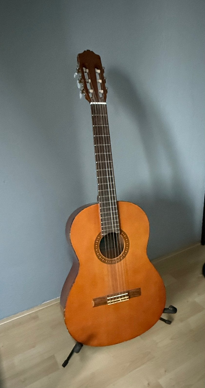 Yamaha Gitaar , +accessoires: tas, standaard+kussen, Muziek en Instrumenten, Ophalen, Zo goed als nieuw, Klassieke of Spaanse gitaar