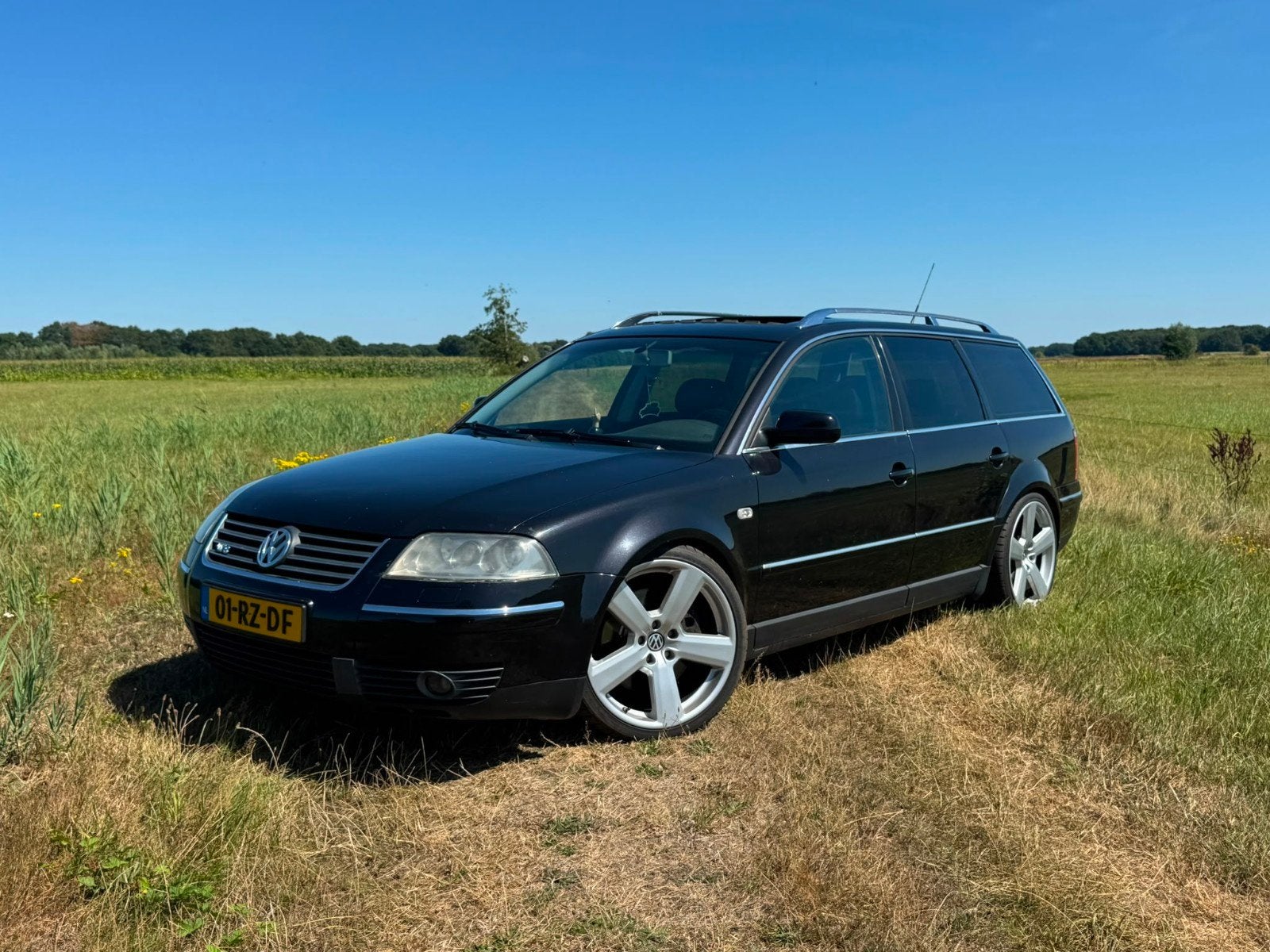 Volkswagen Passat 4.0 W8 Variant 202KW 4MOTION AUT 2001, Zwart, Leder, Stationwagon, 1751 kg