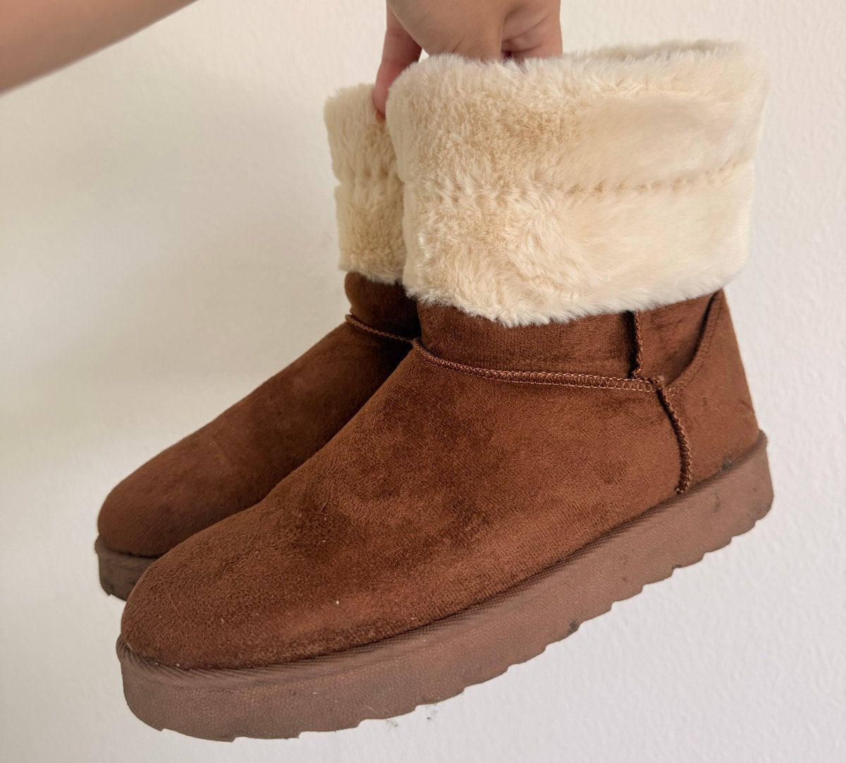 Bruine Ugg-achtige laarzen met bont, Kleding | Dames, Ophalen of Verzenden, Gedragen, Bruin, Lage of Enkellaarzen